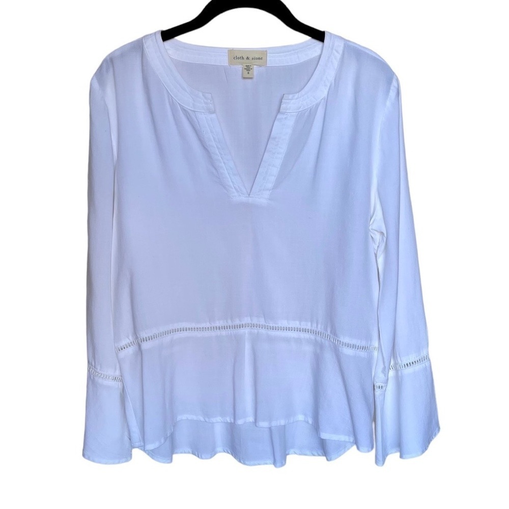 CLOTH & STONE, WHITE, HI-LOW TOP. V-NECK, LONG BELL SLEEVE. 100% TENCEL. SIZE S